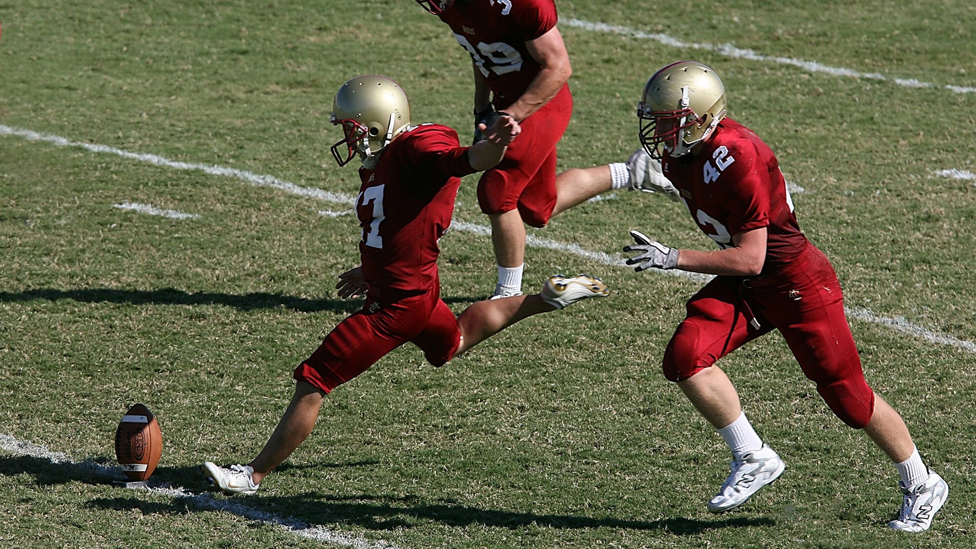 爱游戏娱乐-橄榄球训练营受家长热捧,橄榄球教育培训中心