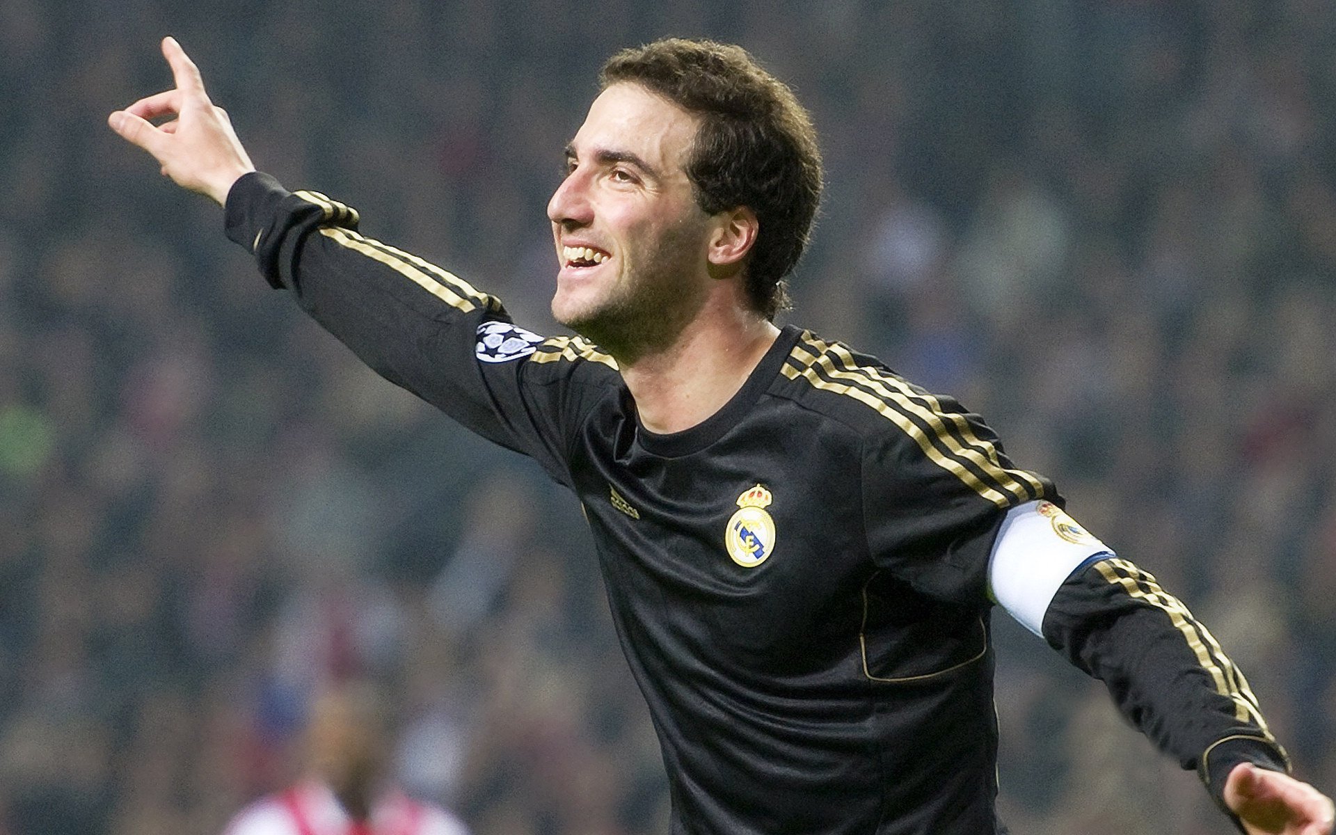 AYXSPORTSAPP-球队发布全员合照致敬赛季努力定格拼搏瞬间凝聚团队精神，球队合照说说